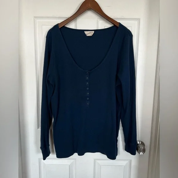 Universal Thread Henley - Picture 2 of 6